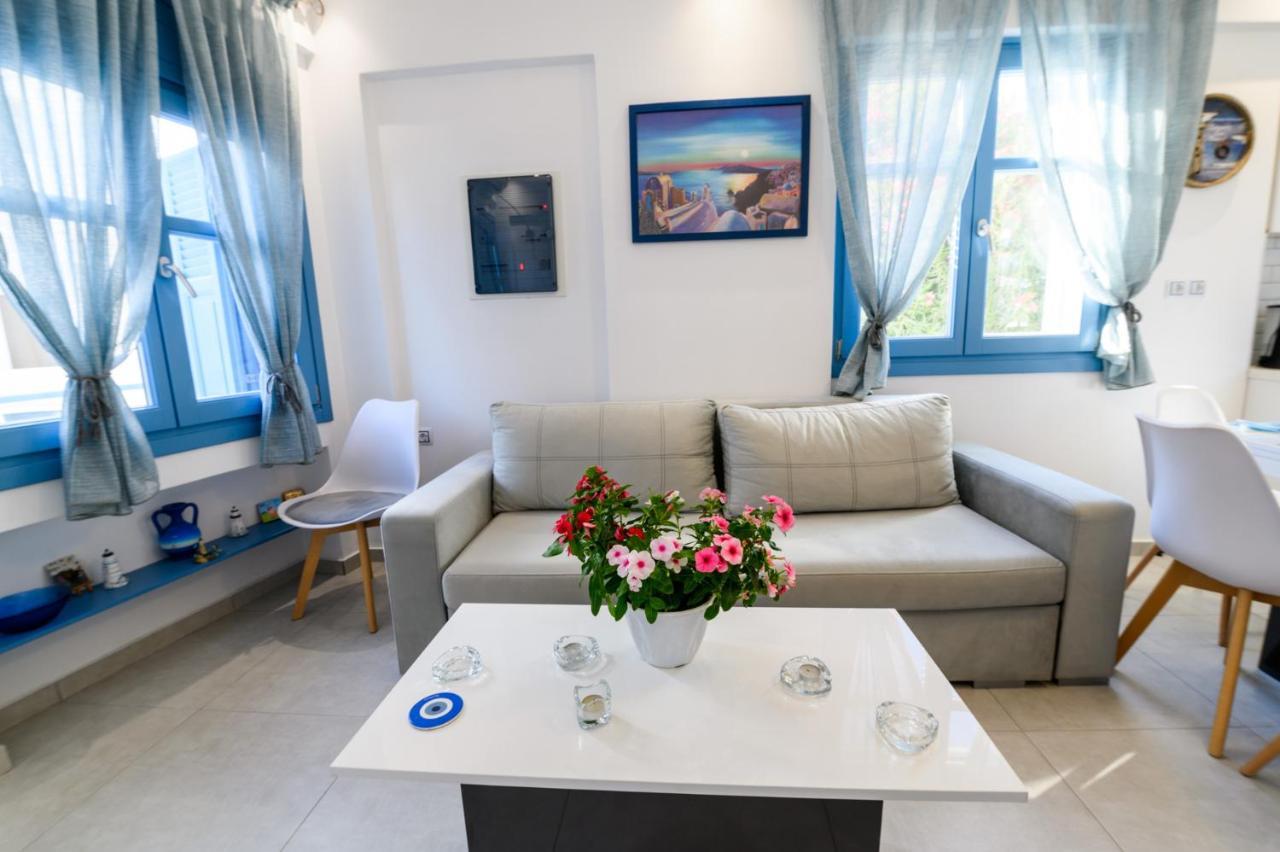 Located By The Sea One Beachfront Private Captain Lazaros Pool Villa With Loft In 750Sqm Spacious Private Plot-Jacuzzi-Sunrelax-Furnished Terace-Gazebo-Private Parking,Sleep 3 Adults And 2 Children, Just Steps From The Black Beach-Seaview Perissa  Exteriör bild